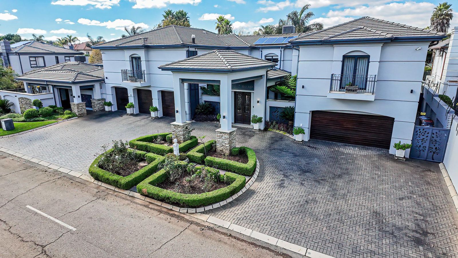 4 Bedroom House for Sale in Sonneveld — exterior